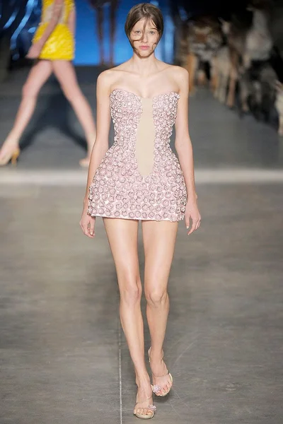 Look 19